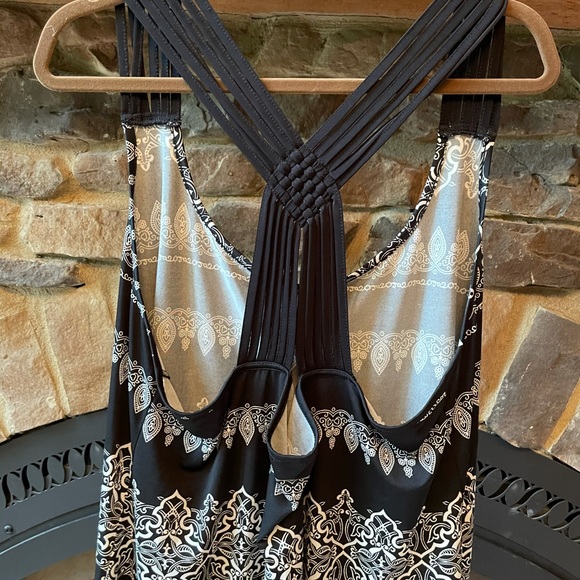 Ana black and white strap back dress - Picture 4 of 8